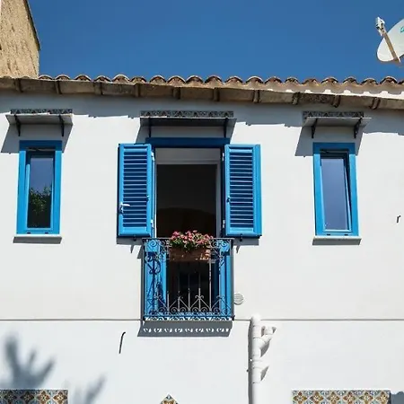 Casa Mariuccia Beachfront * Santa Flavia