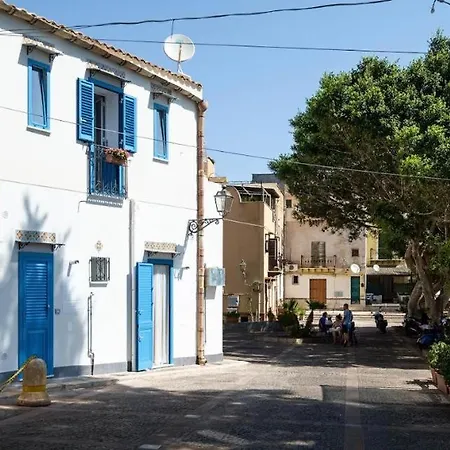 Casa Mariuccia Beachfront * Santa Flavia