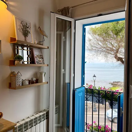 Casa Mariuccia Beachfront Ferienhaus